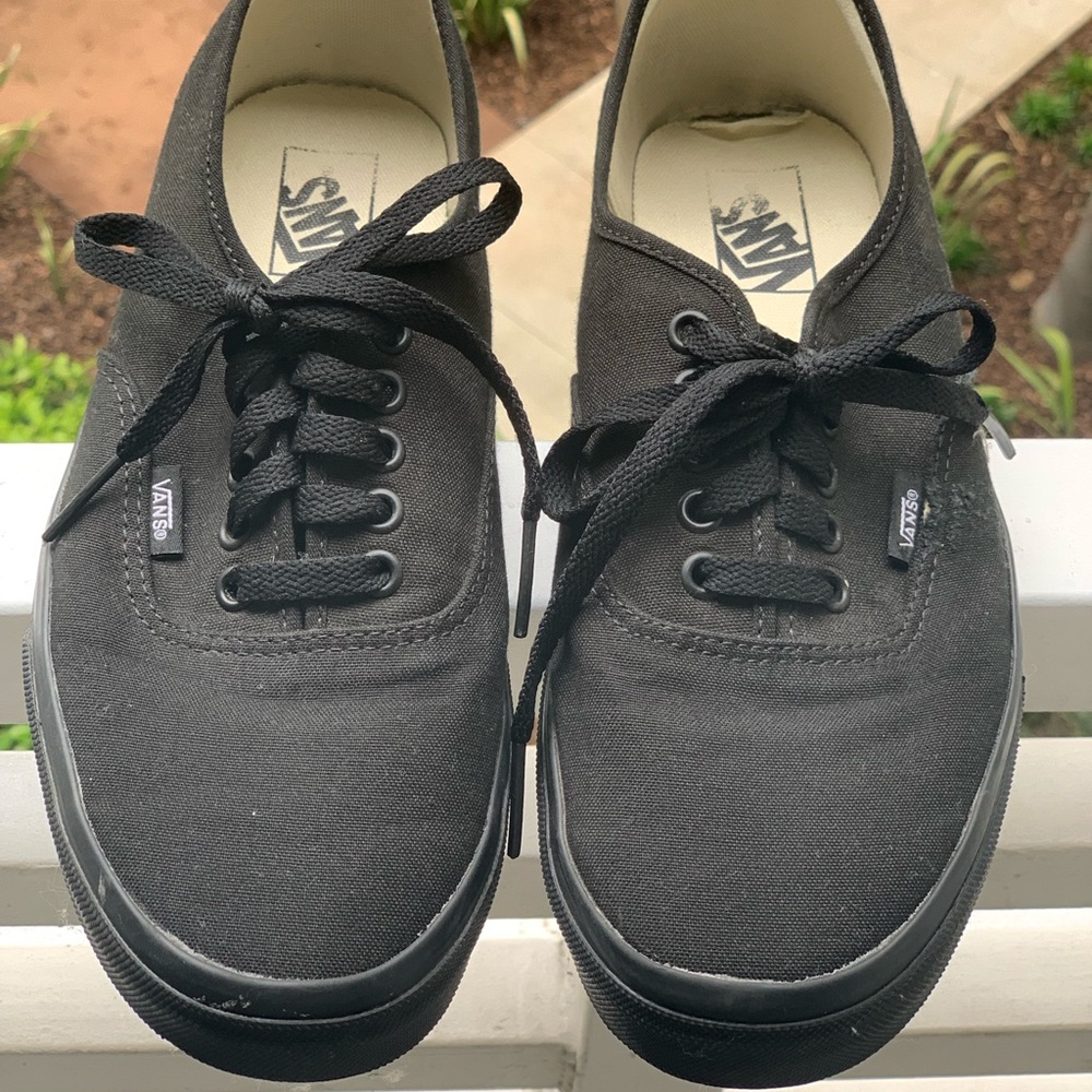 Black Vans Authentic